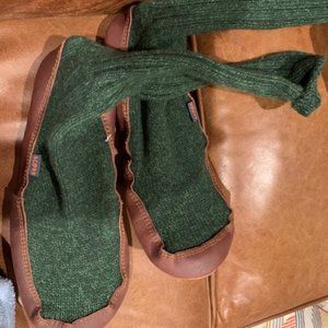 Acorn Slipper Socks (Men's 9-10 and Women's 11-12)